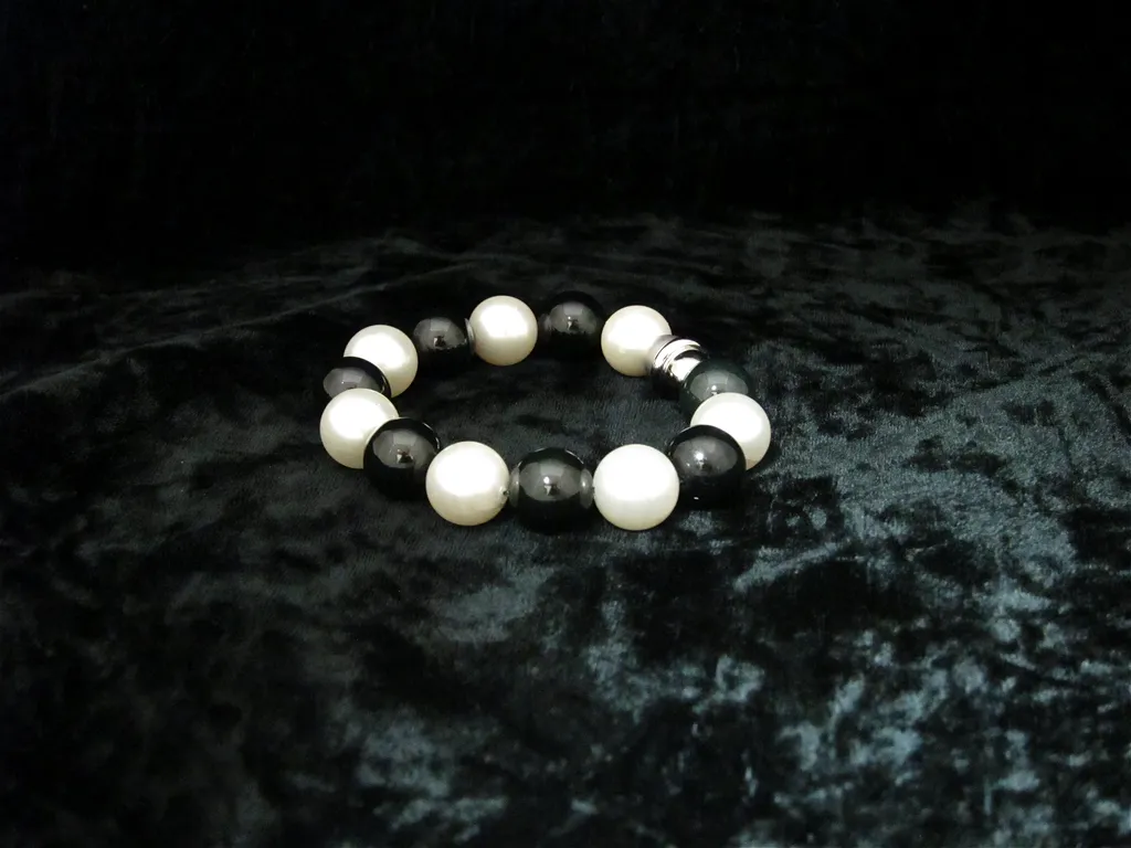 Black jade and Pearl Magnetic Bracelet