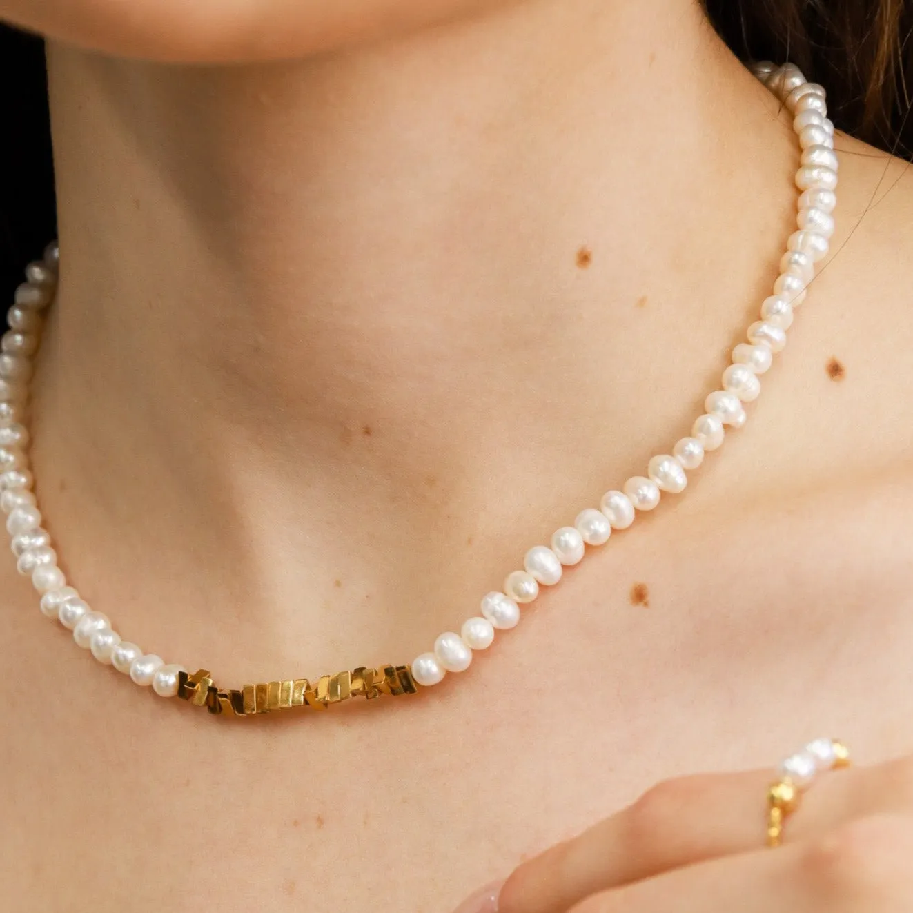 Flores | Freshwater Pearl with 18K Gold Geometric Beads Choker